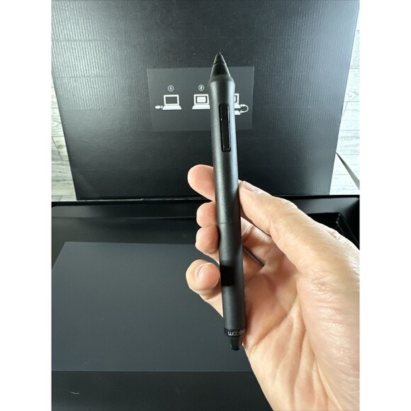 Wacom Intuos 4 PTK-640 Creative Pen Tablet Complete Set Gently Used - Picture 3 of 5